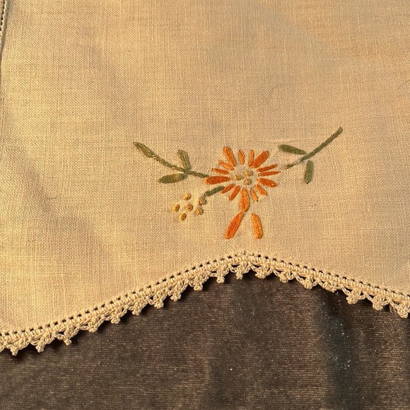 VTG Doilies - Picture 3 of 3